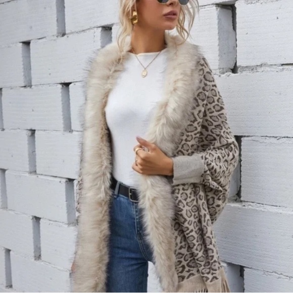 Cozy vegan fur leopard print tassel poncho shawl scarf wrap cardigan - Picture 6 of 7